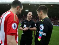 В чемпионате Англии отказались от рукопожатий из-за коронавируса