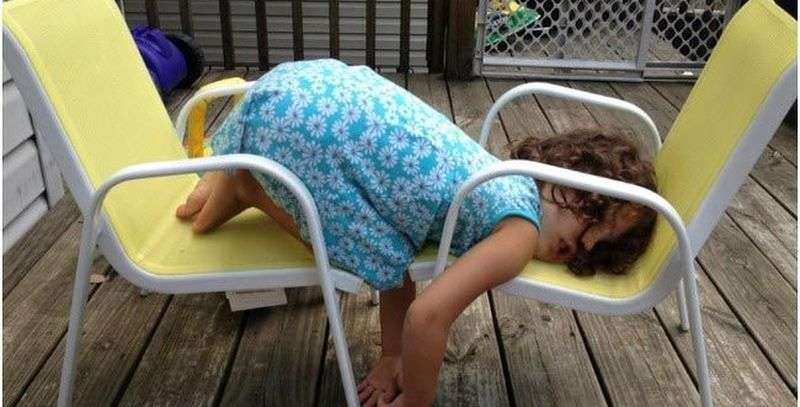 Проиграли бой сну: детки, уснувшие в неожиданных местах Проиграли бой сну: детки, уснувшие в неожиданных местах