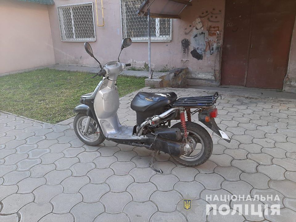 Зловмисників, які вкрали мопед, можуть посадити на восім років Зловмисників, які вкрали мопед, можуть посадити на восім років