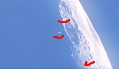 Фотолюбитель посреди дня обнаружил над Луной группу НЛО Фотолюбитель посреди дня обнаружил над Луной группу НЛО