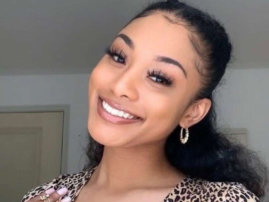 Студентка троллила профессора на онлайн-лекциях: преподаватель сидела в чате и все видела Студентка троллила профессора на онлайн-лекциях: преподаватель сидела в чате и все видела