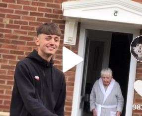 Танцующая на крыльце дома бабушка из Британии стала звездой Сети Танцующая на крыльце дома бабушка из Британии стала звездой Сети