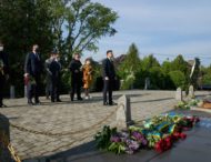 На Закарпатті Президент ушанував пам’ять загиблих воїнів, які визволяли Україну від нацистських окупантів