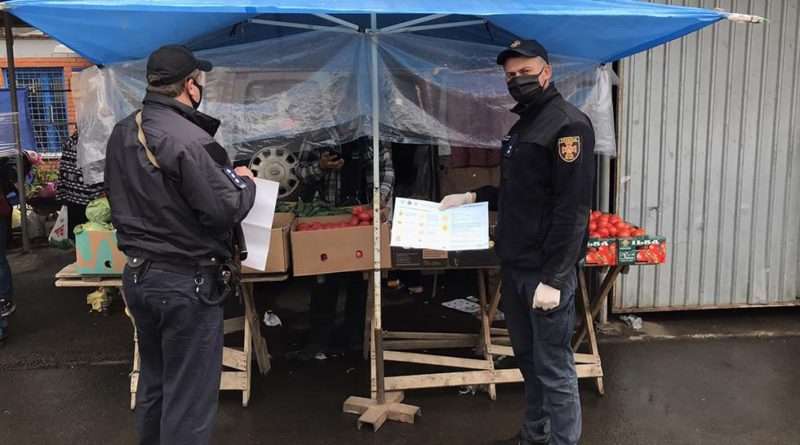 На ринку Покрова провели «карантинне» патрулювання (Фото) На ринку Покрова провели «карантинне» патрулювання (Фото)