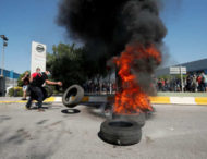 Сотрудники завода Nissan в Барселоне протестуют и жгут шины