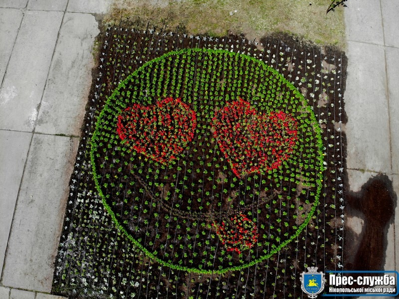 У сквері Визволення в Нікополі. У сквері Визволення в Нікополі.