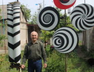 Господар з Дніпра створює казкові вітряки (Фото)
