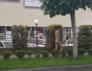 В Ужгороде по улице прогуливался голый мужчина