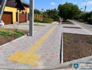 Капітальний ремонт тротуару на вулиці Каштановій у Нікополі продовжується