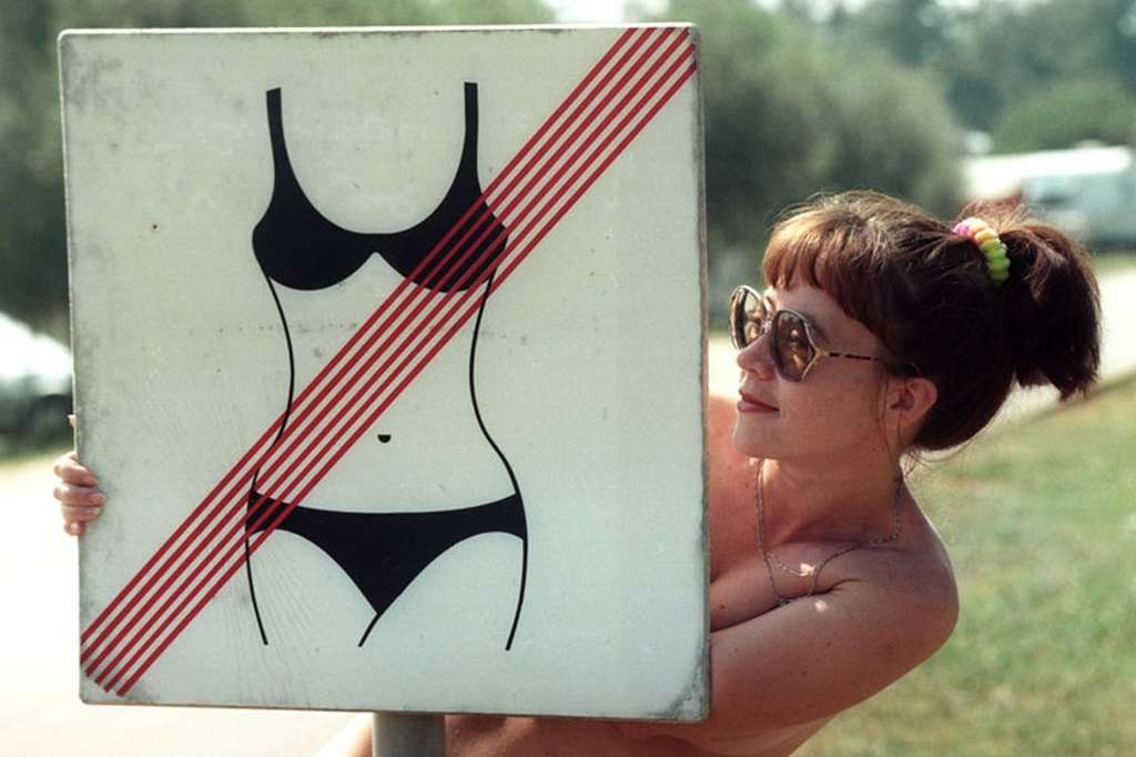 Нудистов оштрафовали за отсутствие масок Нудистов оштрафовали за отсутствие масок