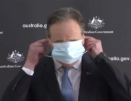 В Австралии министр в прямом эфире оконфузился с маской