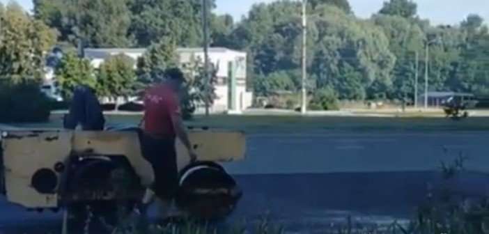 В Сумах замечен асфальтовый каток с “автопилотом”, как на Тесле В Сумах замечен асфальтовый каток с “автопилотом”, как на Тесле