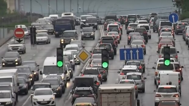 Водителей огорошили: на авто начнут принудительно ставить ограничители скорости, кому не повезет. Водителей огорошили: на авто начнут принудительно ставить ограничители скорости, кому не повезет.