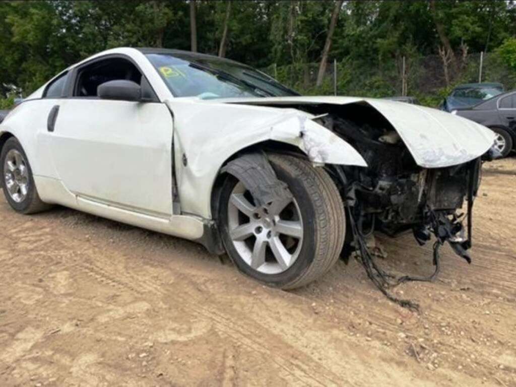 Девушка вместе с бывшим разбила спорткар бойфренда Девушка вместе с бывшим разбила спорткар бойфренда