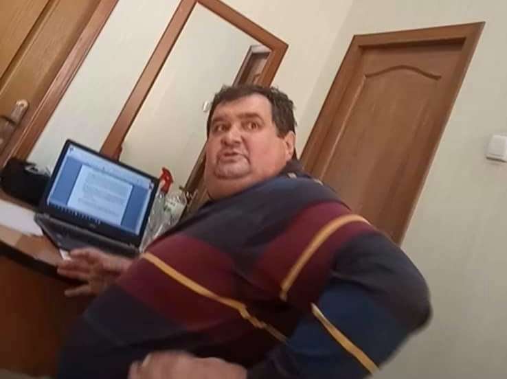 Муж главы комиссии украл и съел заявление кандидата на должность городского главы Муж главы комиссии украл и съел заявление кандидата на должность городского главы