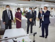 Президент ознайомився з роботою текстильного підприємства-експортера на Рівненщині