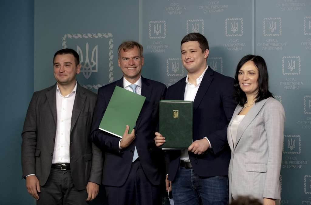 В Офісі Президента відбулося підписання Меморандуму про співпрацю між Міністерством цифрової трансформації та Microsoft В Офісі Президента відбулося підписання Меморандуму про співпрацю між Міністерством цифрової трансформації та Microsoft