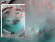 Специалисты увидели лицо с ухмылкой на поверхности Марса