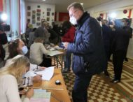 Мэр Львова смог проголосовать только со второй попытки