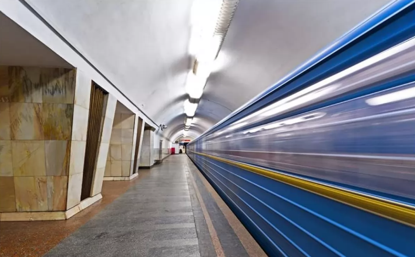 В Киеве из-за футбольного матча ограничат работу метро В Киеве из-за футбольного матча ограничат работу метро