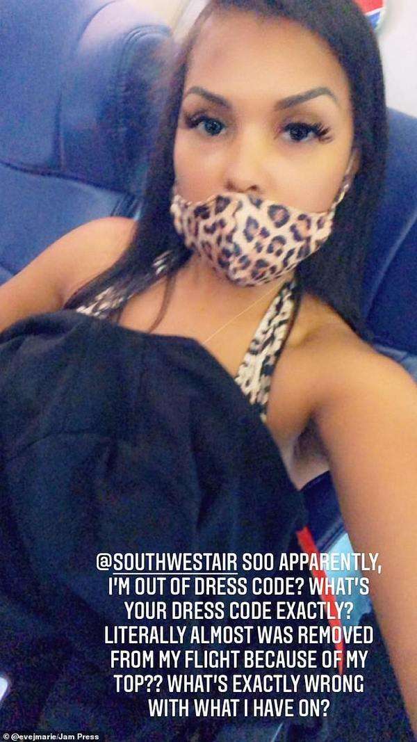 Модель Playboy с ребенком пытались выгнать из самолета из-за откровенного наряда Модель Playboy с ребенком пытались выгнать из самолета из-за откровенного наряда