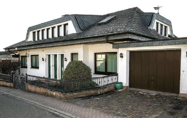 Знаменитый теннисист продает свою шикарную виллу вместе с матерью Знаменитый теннисист продает свою шикарную виллу вместе с матерью