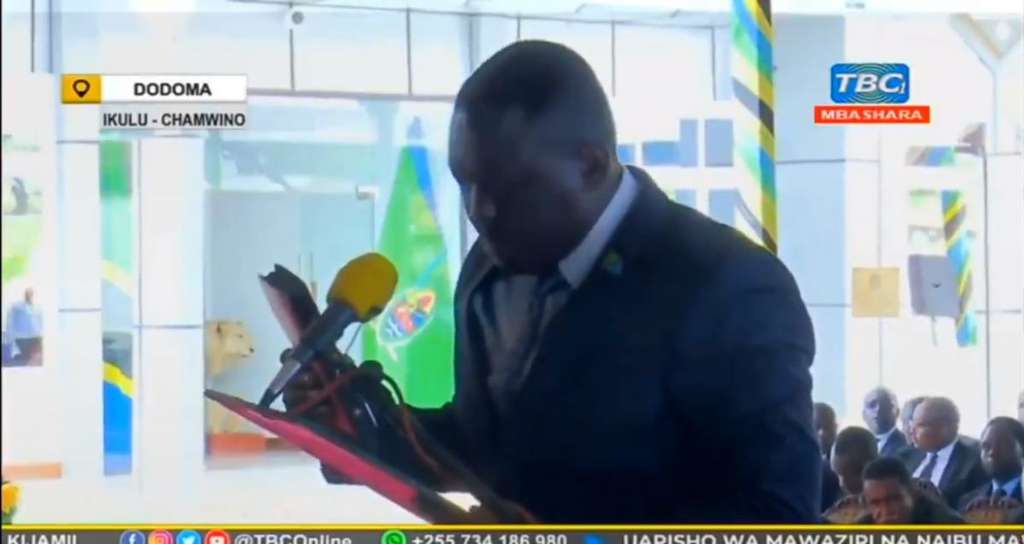 Депутат из Танзании не смог выговорить присягу Депутат из Танзании не смог выговорить присягу