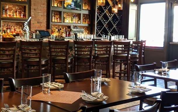 Клиент оставил всем сотрудникам ресторана по 200 долларов чаевых Клиент оставил всем сотрудникам ресторана по 200 долларов чаевых