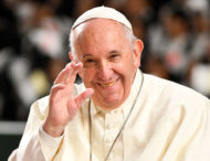 Папа римский снова лайкнул пикантное фото модели