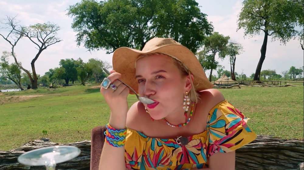 Ведущая «Орла и решки» попробовала необычное мороженое Ведущая «Орла и решки» попробовала необычное мороженое