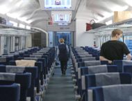 Пассажир в поезде забыл чемодан с 19 тысячами долларов