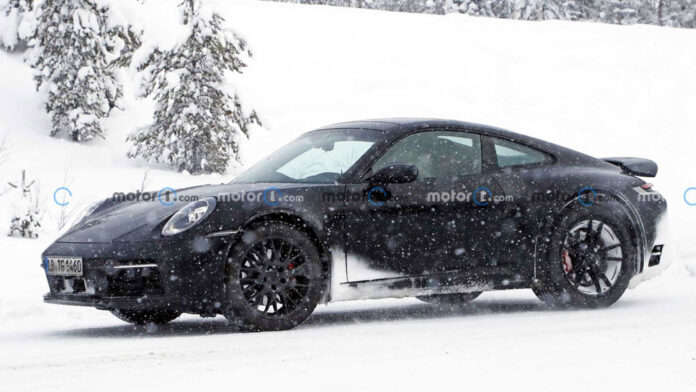 На зимних тестах заметили внедорожную версию Porsche 911 На зимних тестах заметили внедорожную версию Porsche 911