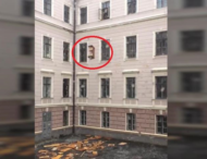 Из окна четвертого этажа Черновицкой ОГА выбрасывали мебель