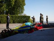Володимир Зеленський поклав квіти до Вічного вогню, вшановуючи пам’ять загиблих у Другій світовій війні