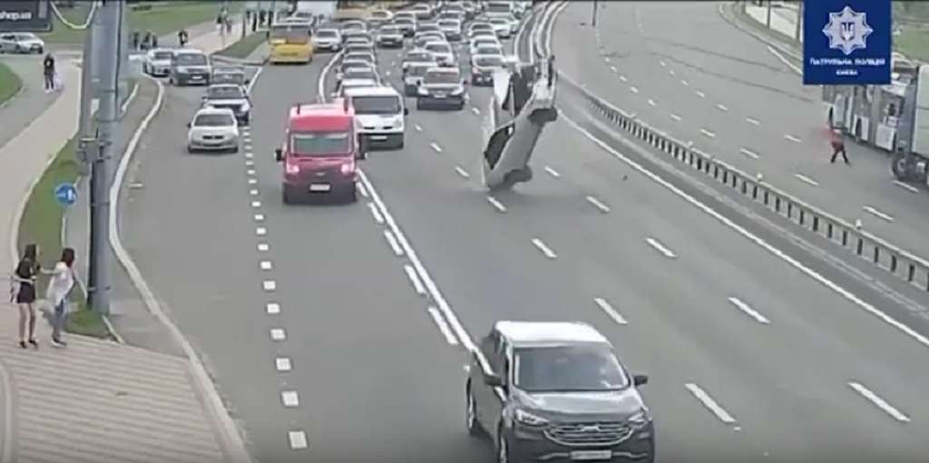 В Киеве произошло курьезное ДТП В Киеве произошло курьезное ДТП