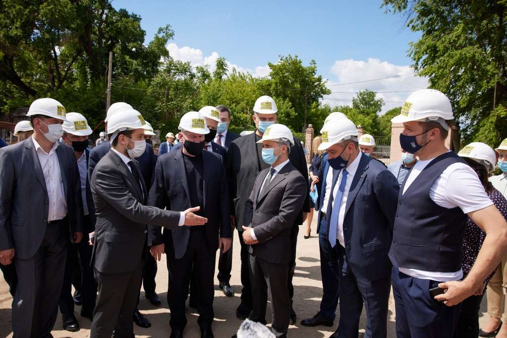 «Велике будівництво»: Володимир Зеленський ознайомився з реконструкцією спортивних об’єктів у Кривому Розі «Велике будівництво»: Володимир Зеленський ознайомився з реконструкцією спортивних об’єктів у Кривому Розі