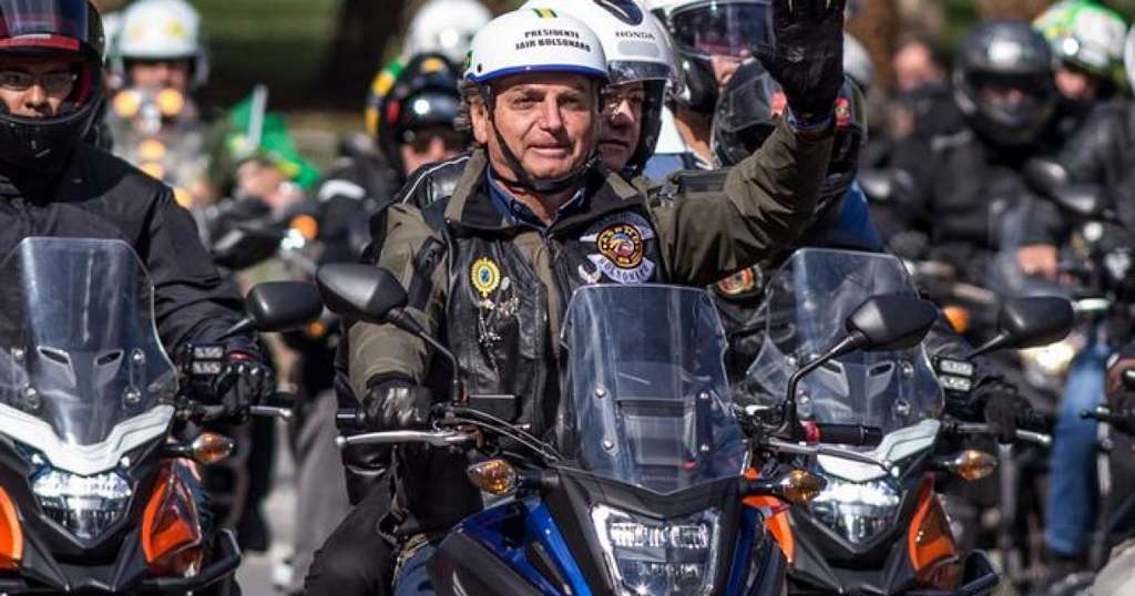 Президента Бразилии оштрафовали почти на 90 евро Президента Бразилии оштрафовали почти на 90 евро