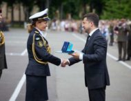 Глава держави вручив дипломи випускникам Національного університету оборони імені Івана Черняховського