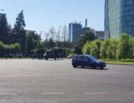 Военный вертолёт совершил посадку на одной из улиц Бухареста