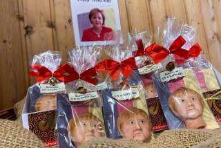 В Германии всем желающим предложили полакомиться… головой Меркель В Германии всем желающим предложили полакомиться… головой Меркель