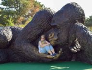 В США поставили самую большую бронзовую скульптуру гориллы в мире