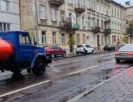 У Львові вулиці міста поливали водою після дощу