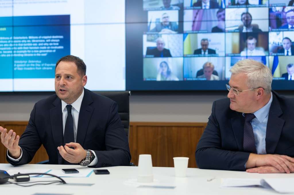 Андрій Єрмак презентував новий інформаційний бюлетень Офісу Президента Андрій Єрмак презентував новий інформаційний бюлетень Офісу Президента