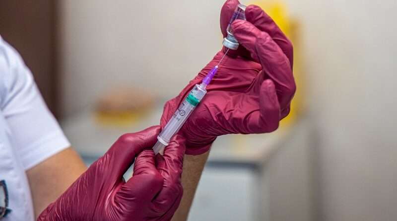 На Днепропетровщине 90% соцработников вакцинировались от коронавируса