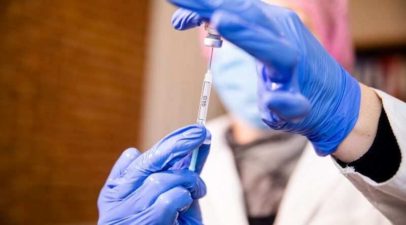 Почти 900 тыс жителей Днепропетровщины завершили курс вакцинации от коронавируса