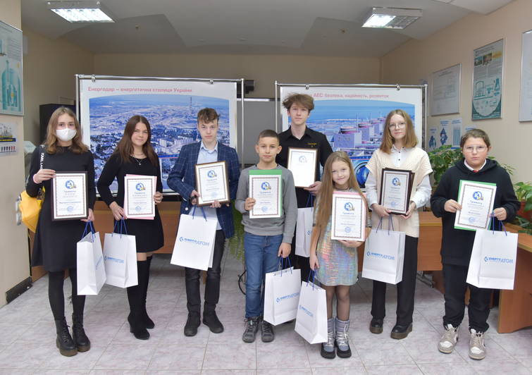 Призери та учасники фотоконкурсу «Енергоатом Junior #АЕС_у_кадрі» отримали свої нагороди