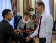 Президент вручив орден «Золота Зірка» родинам загиблих військових, яким посмертно присвоєно звання Героя України