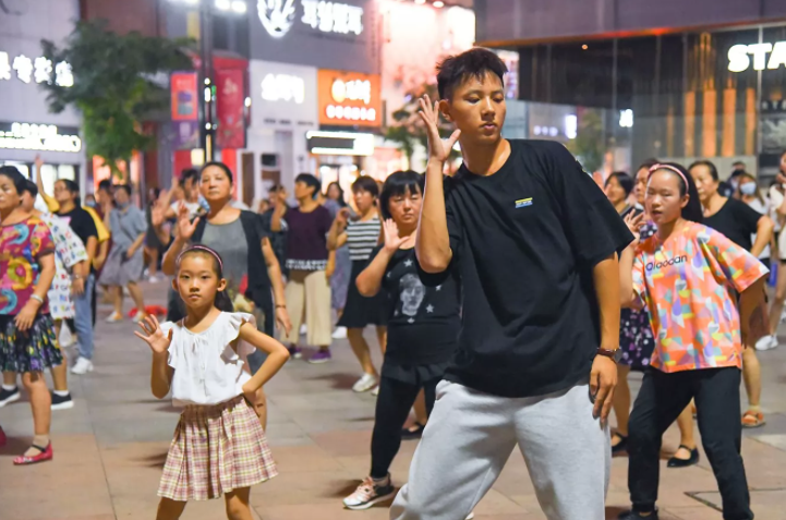 Китайским танцорам на площадях могут грозить штрафы за шумовое загрязнение