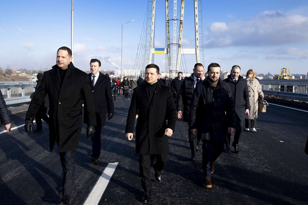 У присутності Президента в Запоріжжі відкрили рух верховою частиною нового вантового мосту через Дніпро