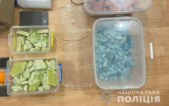 На Дніпропетровщині викрили нарколабораторію з мільйонними оборотами (фото) На Дніпропетровщині викрили нарколабораторію з мільйонними оборотами (фото)
